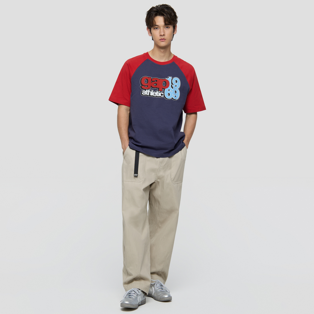Cheng Yi endorses Gap men's and women's clothing for the 2026 summer season, featuring a contrasting logo and shoulder sleeves in short sleeved T-shirt 866068