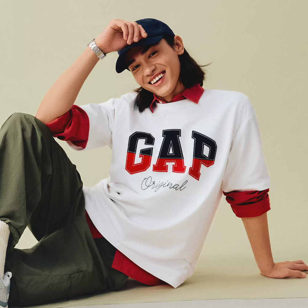 Cheng Yi endorses Gap men's and women's spring edition pure cotton two-color spliced logo casual short sleeved T-shirt 727951