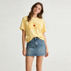 Cheng Yi endorses Gap men's and women's clothing for the 2026 spring season, featuring a heart printed logo on a loose short sleeved T-shirt 883711