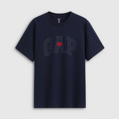 Cheng Yi endorses Gap men's and women's clothing for the 2026 spring season, featuring a heart printed logo on a loose short sleeved T-shirt 883711