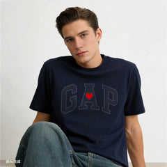 Cheng Yi endorses Gap men's and women's clothing for the 2026 spring season, featuring a heart printed logo on a loose short sleeved T-shirt 883711