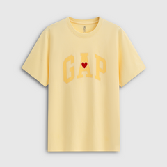 Cheng Yi endorses Gap men's and women's clothing for the 2026 spring season, featuring a heart printed logo on a loose short sleeved T-shirt 883711
