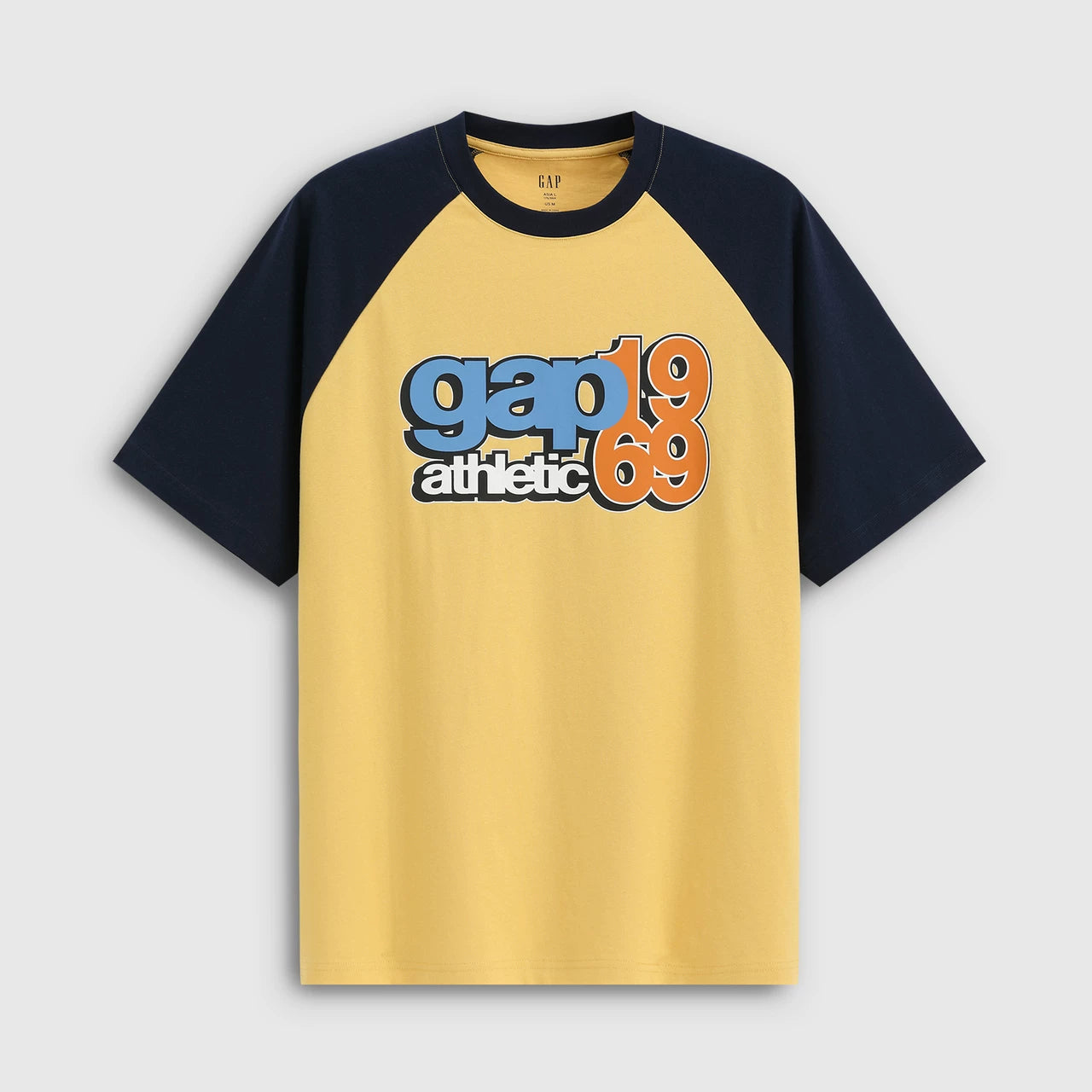 Cheng Yi endorses Gap men's and women's clothing for the 2026 summer season, featuring a contrasting logo and shoulder sleeves in short sleeved T-shirt 866068
