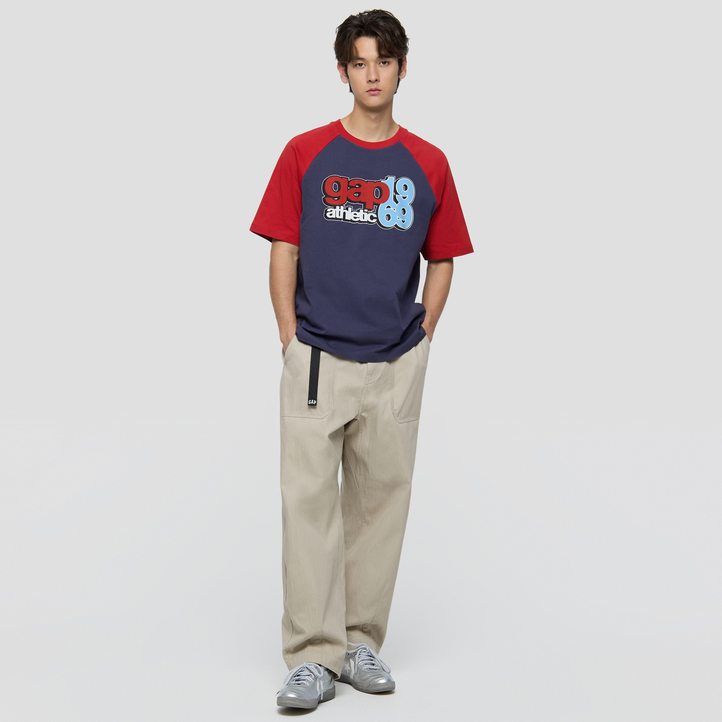 Cheng Yi endorses Gap men's and women's clothing for the 2026 summer season, featuring a contrasting logo and shoulder sleeves in short sleeved T-shirt 866068