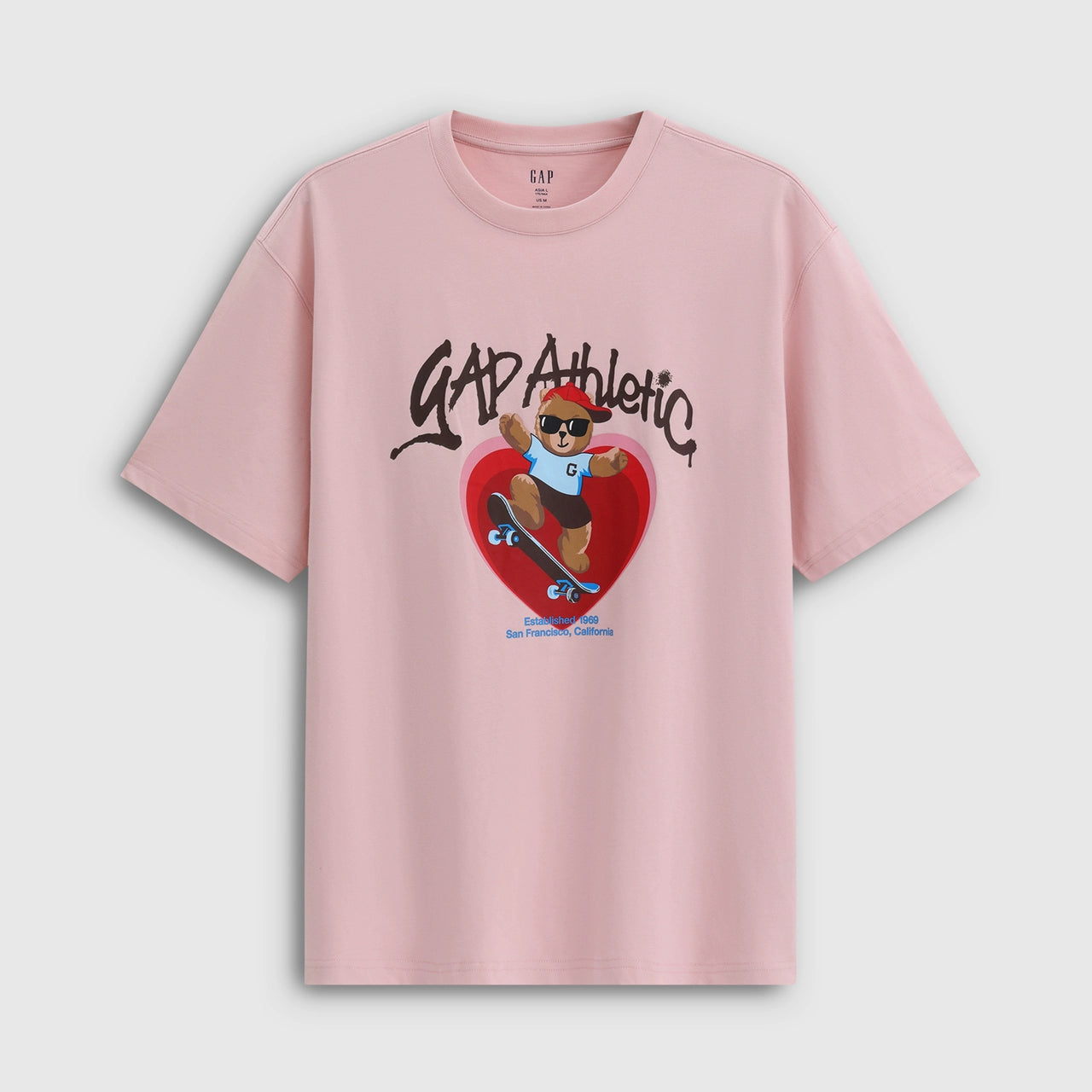 Cheng Yi endorses Gap men's and women's clothing for the spring of 2026, featuring a loose short sleeved T-shirt with a teddy bear print. 866208