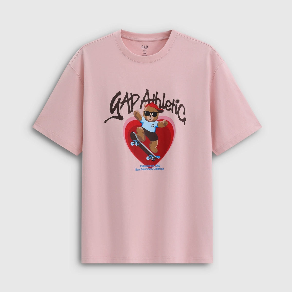 Cheng Yi endorses Gap men's and women's clothing for the spring of 2026, featuring a loose short sleeved T-shirt with a teddy bear print. 866208