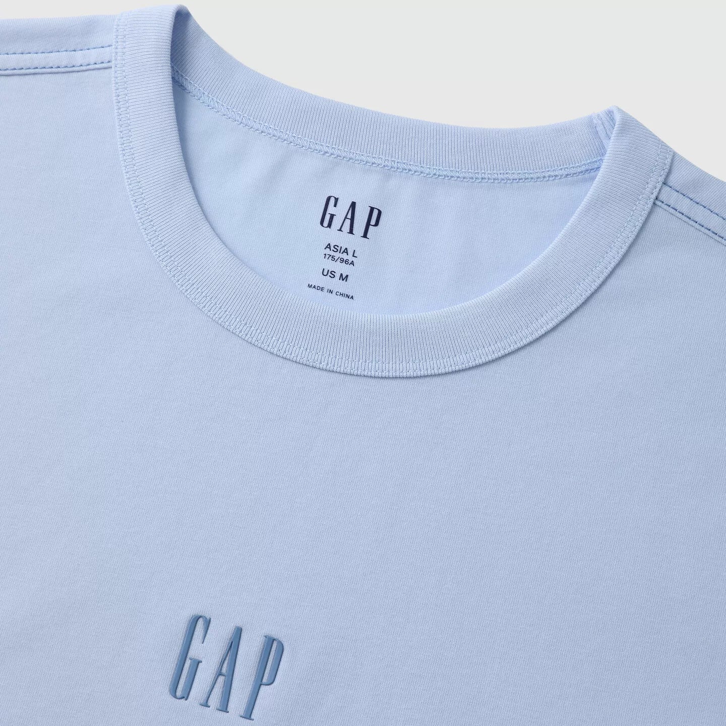 Cheng Yi endorses Gap men's and women's 2026 summer new logo offset round neck short sleeved T-shirt 891413