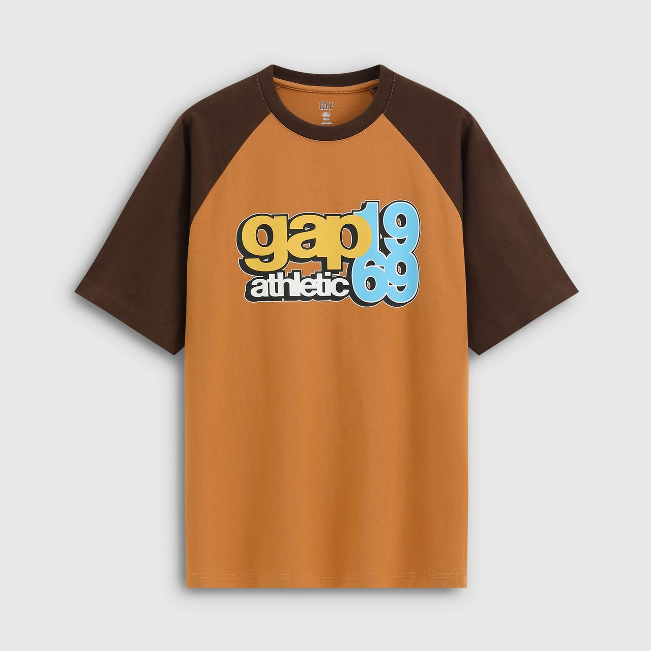 Cheng Yi endorses Gap men's and women's clothing for the 2026 summer season, featuring a contrasting logo and shoulder sleeves in short sleeved T-shirt 866068