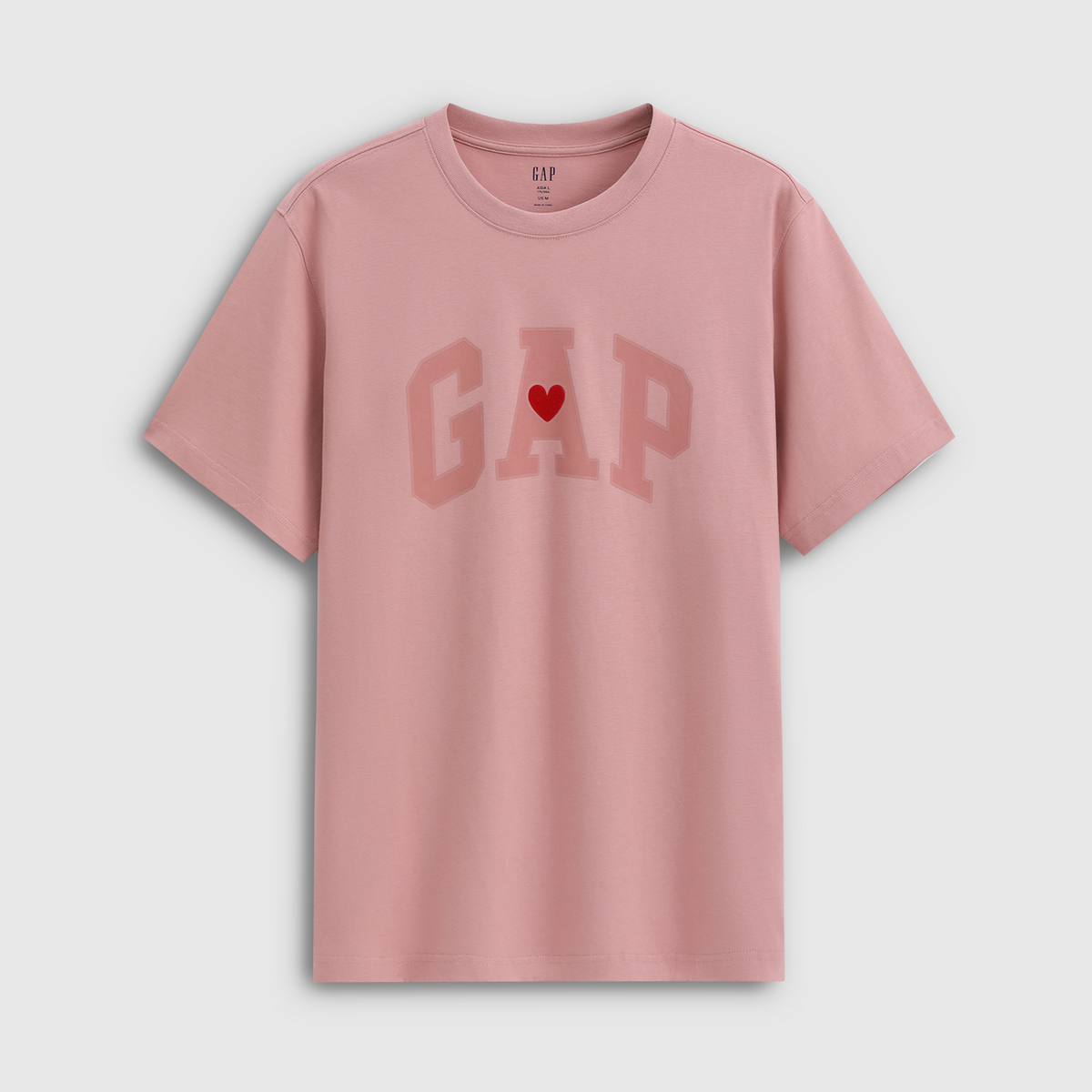Cheng Yi endorses Gap men's and women's clothing for the 2026 spring season, featuring a heart printed logo on a loose short sleeved T-shirt 883711