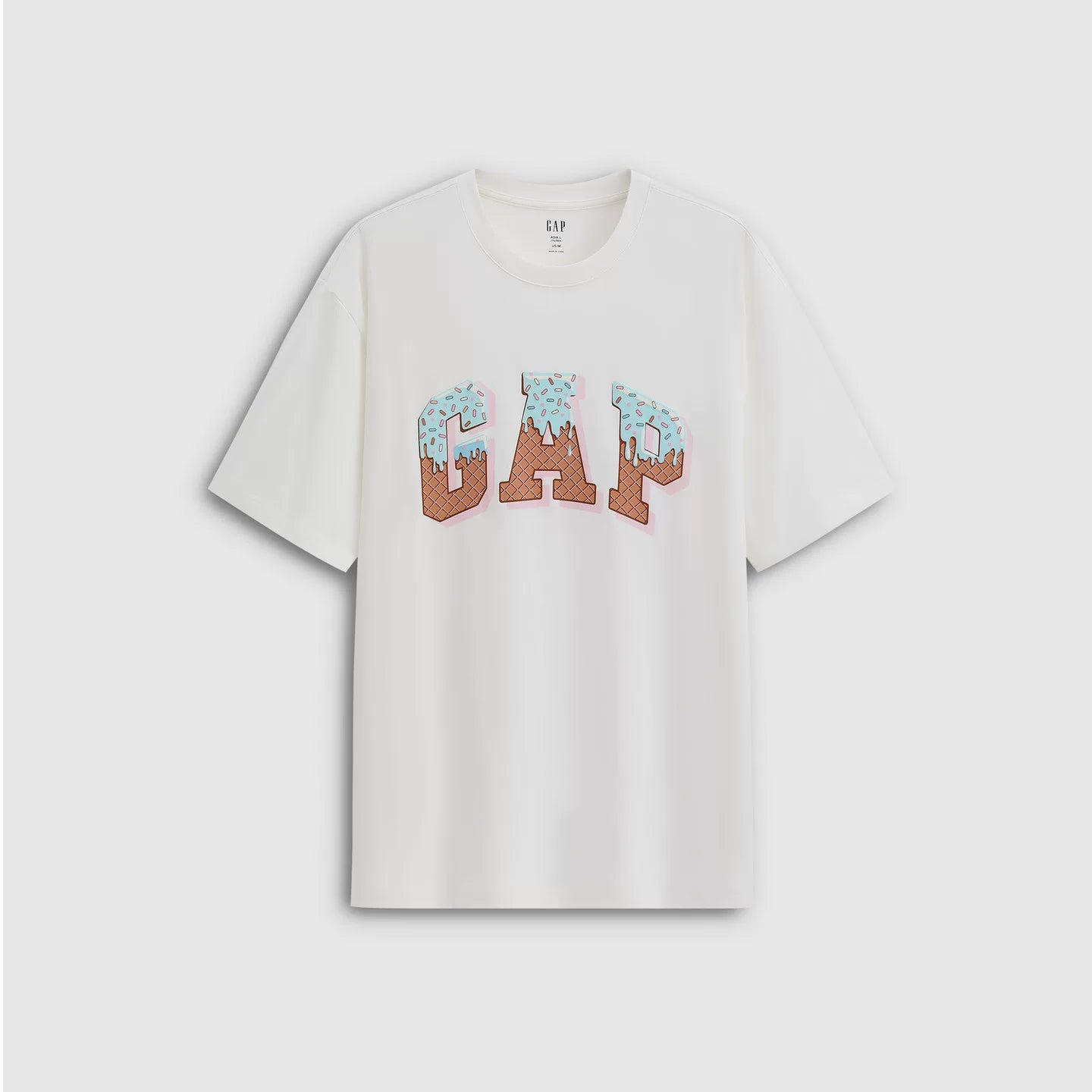 Cheng Yi endorses Gap men's and women's clothing for the summer of 2026 with a new logo printed loose short sleeved T-shirt 854340