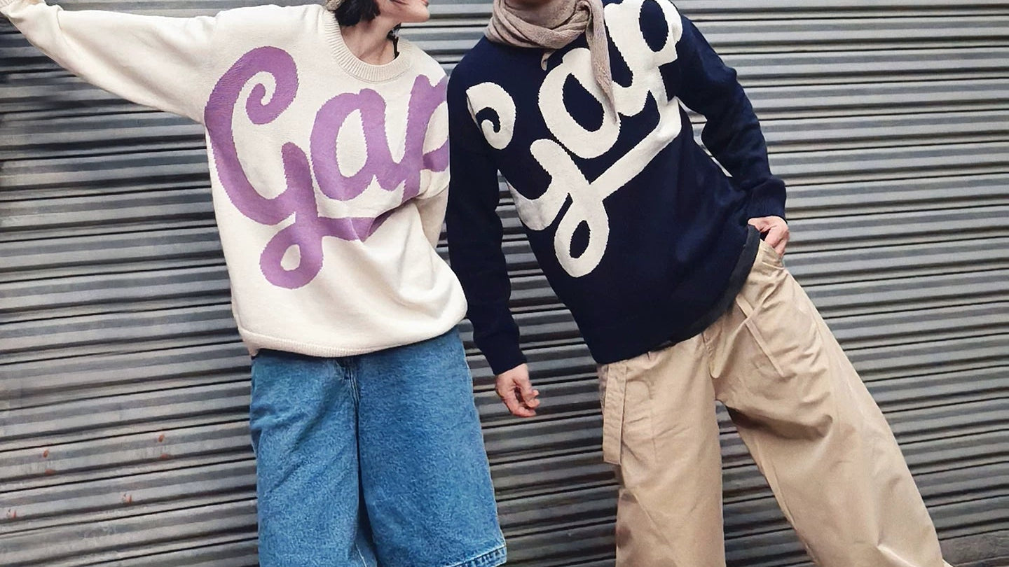 Cheng Yi endorses Gap men's and women's spring new jacquard logo round neck knitted sweater 792255